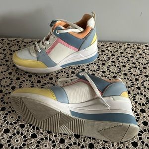 Michael kors ladies size 6